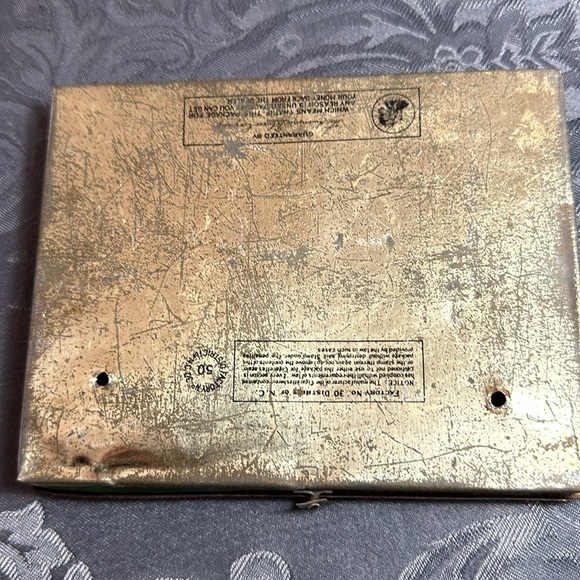 Lucky Strike Cigarette Tin - Picture 9 of 9